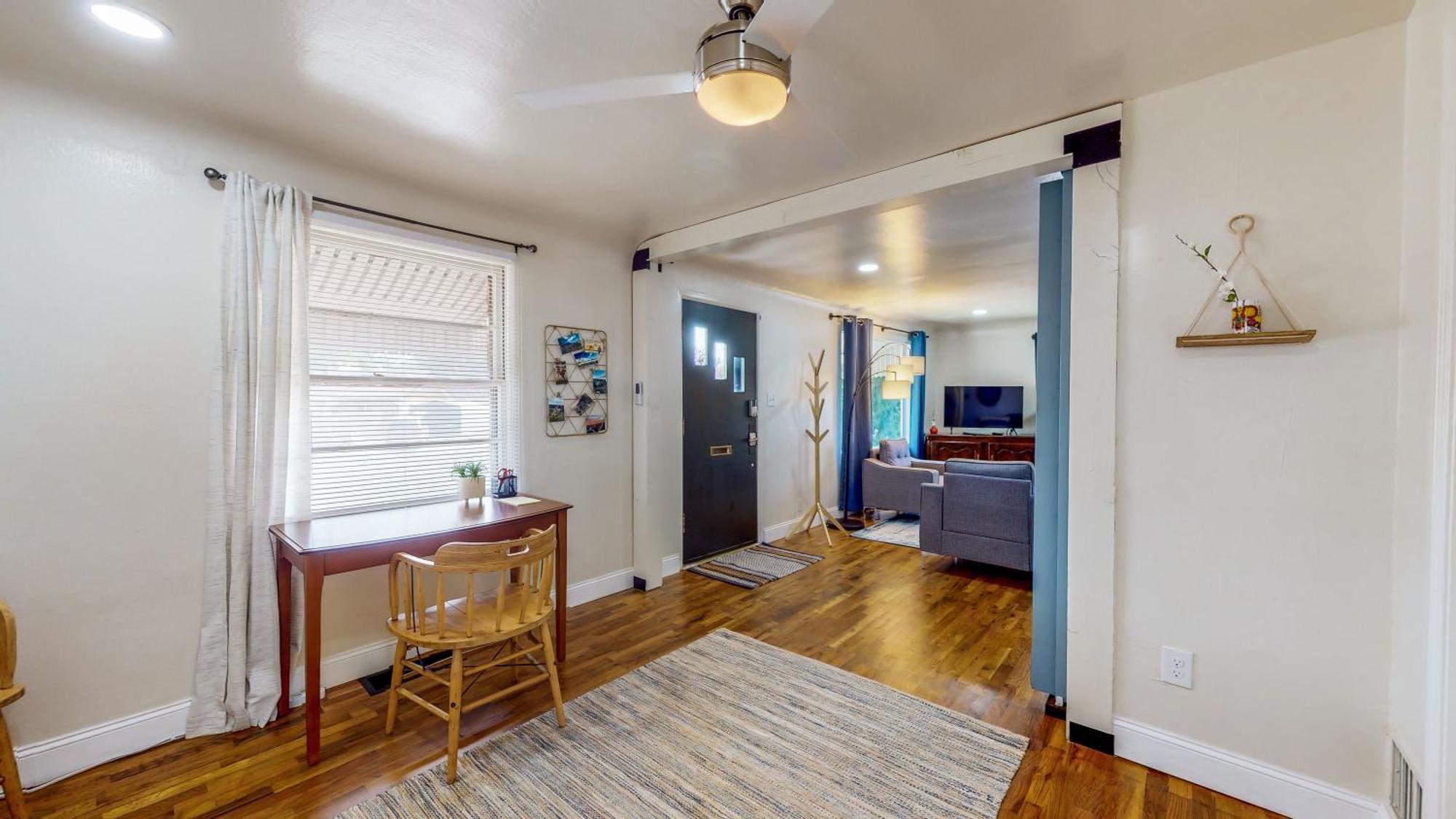 Apartment Charming Downtown - King Bed, Office Twin Falls