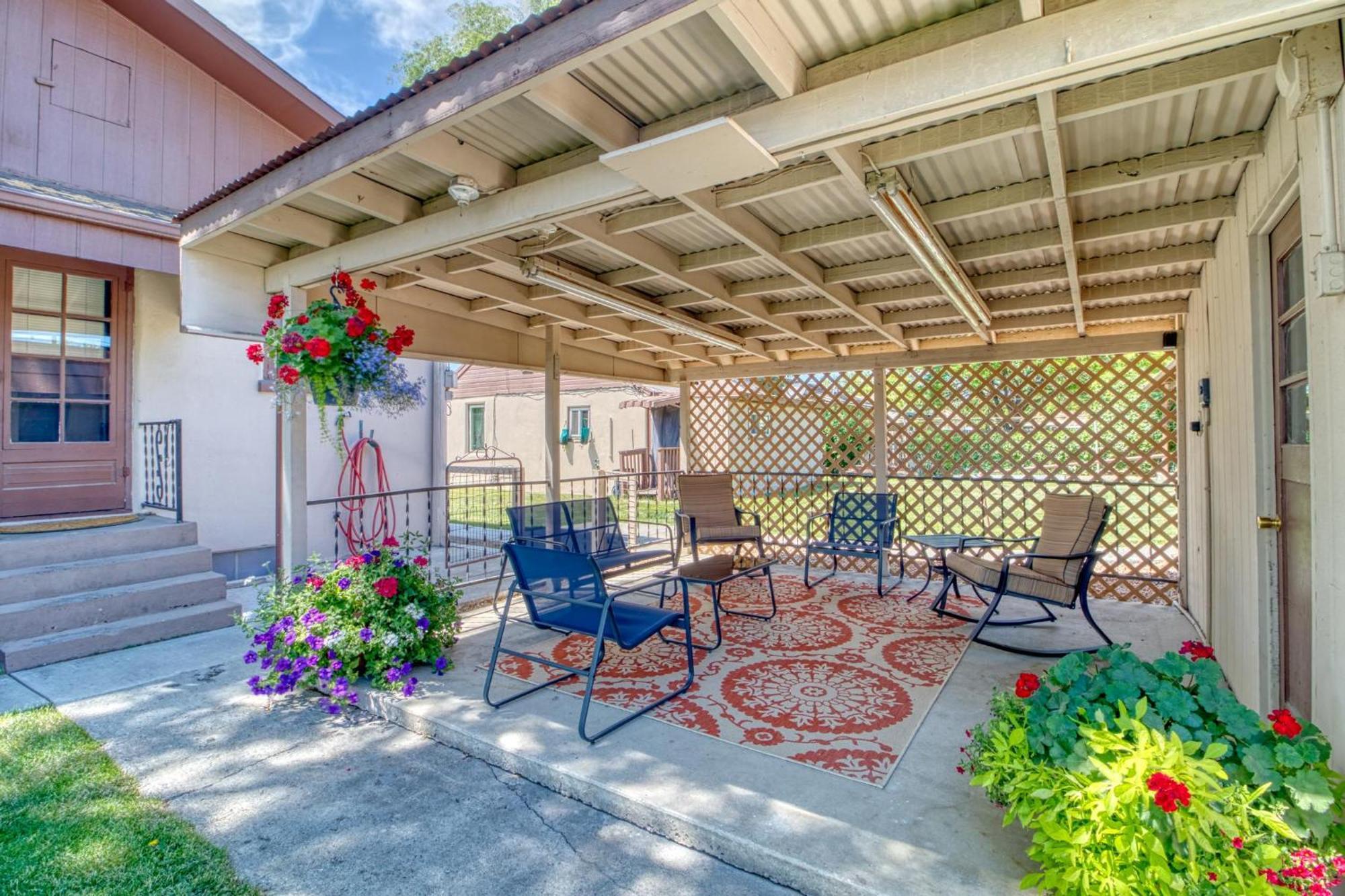 Charming Downtown - King Bed, Office Apartment
